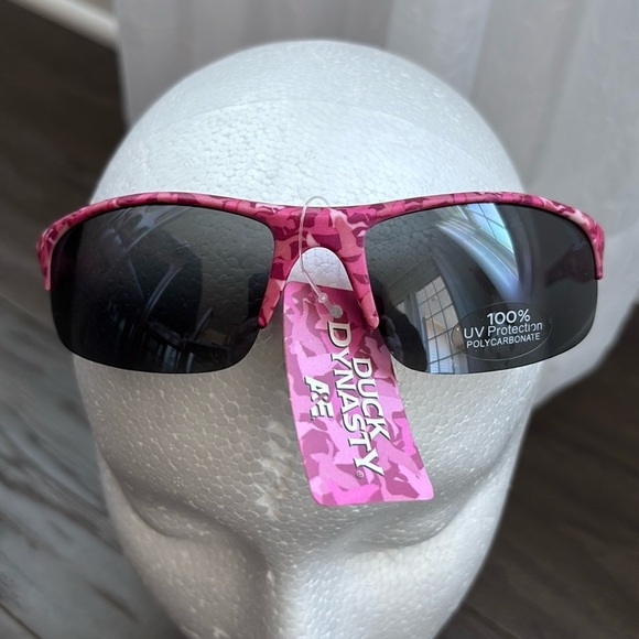 Duck Dynasty A&E Polarized 100% UV protection polycarbonate pink camo sunglasses - Picture 1 of 9